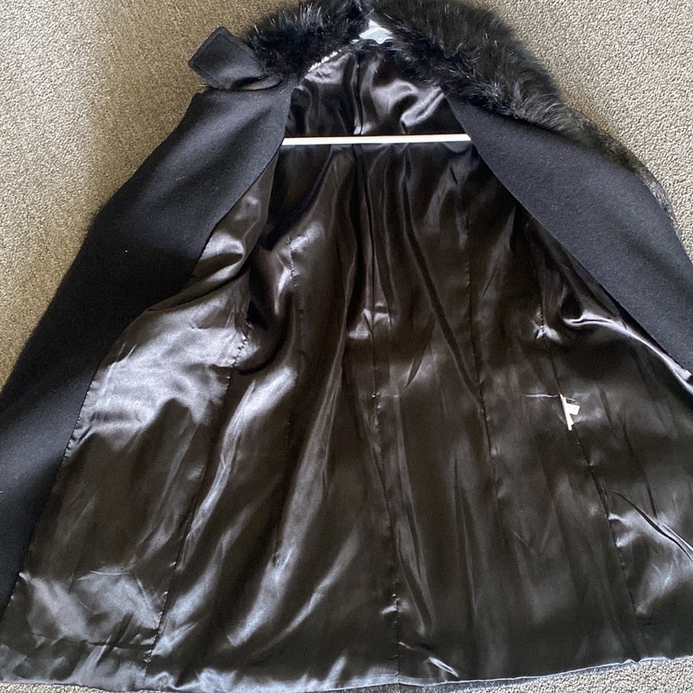 Beautiful coat with removable fur collar small - Picture 5 of 6